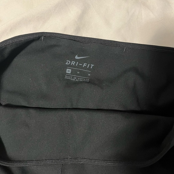 Nike women’s leggings - Picture 3 of 3